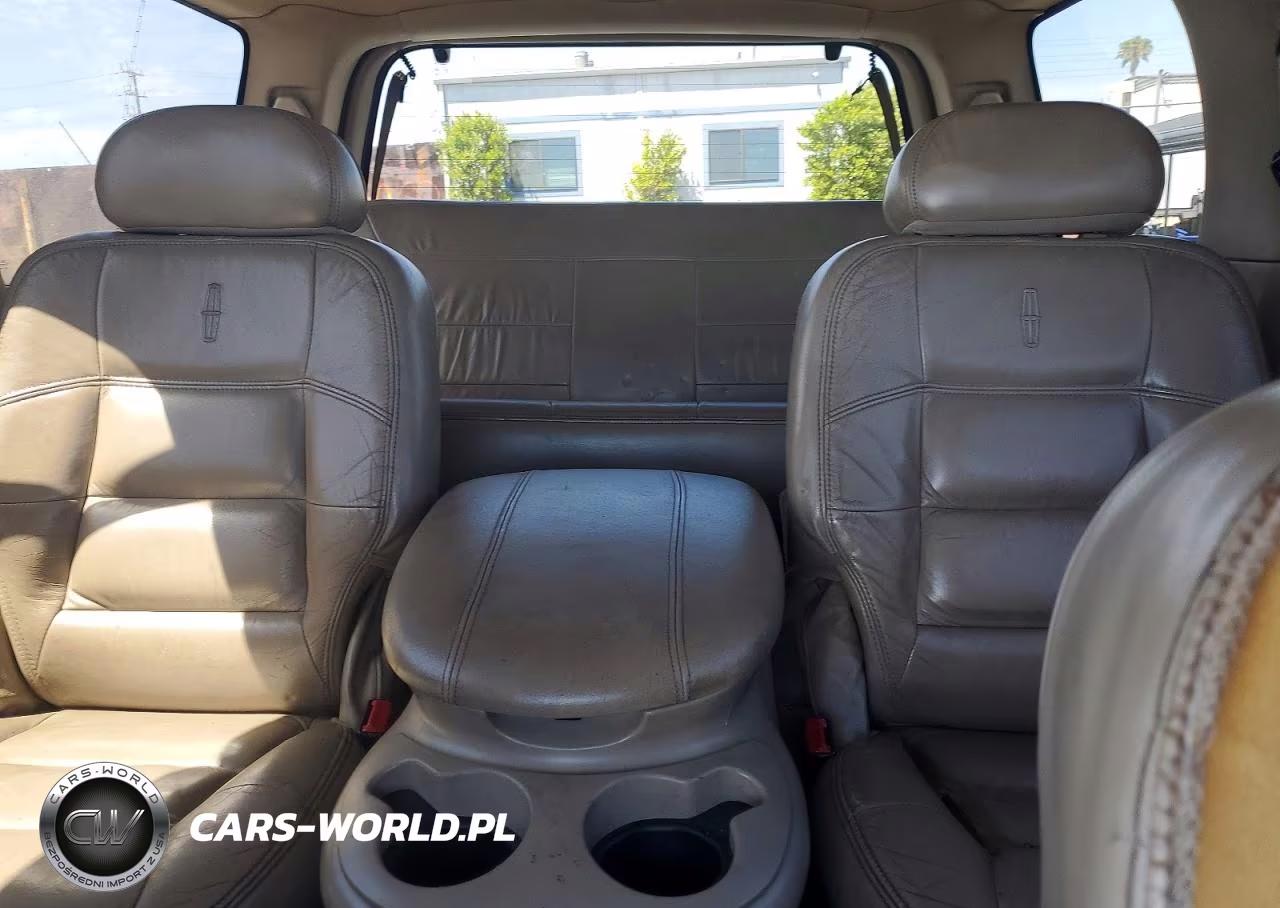 2000 Lincoln Navigator VIN:5LMEU27A7YLJ40778 - 10