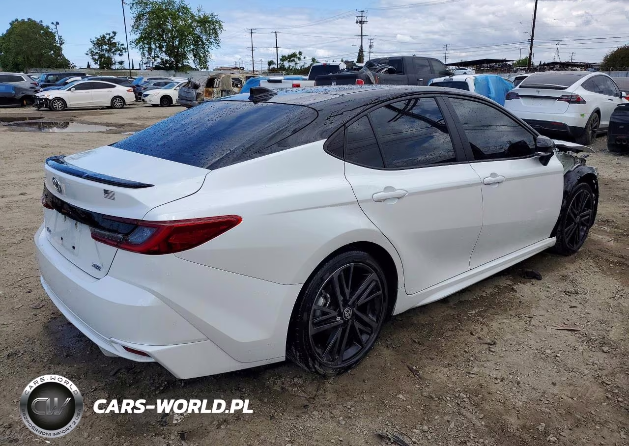 2025 Toyota Camry Xse VIN:4T1DAACK6SU085645 - 3