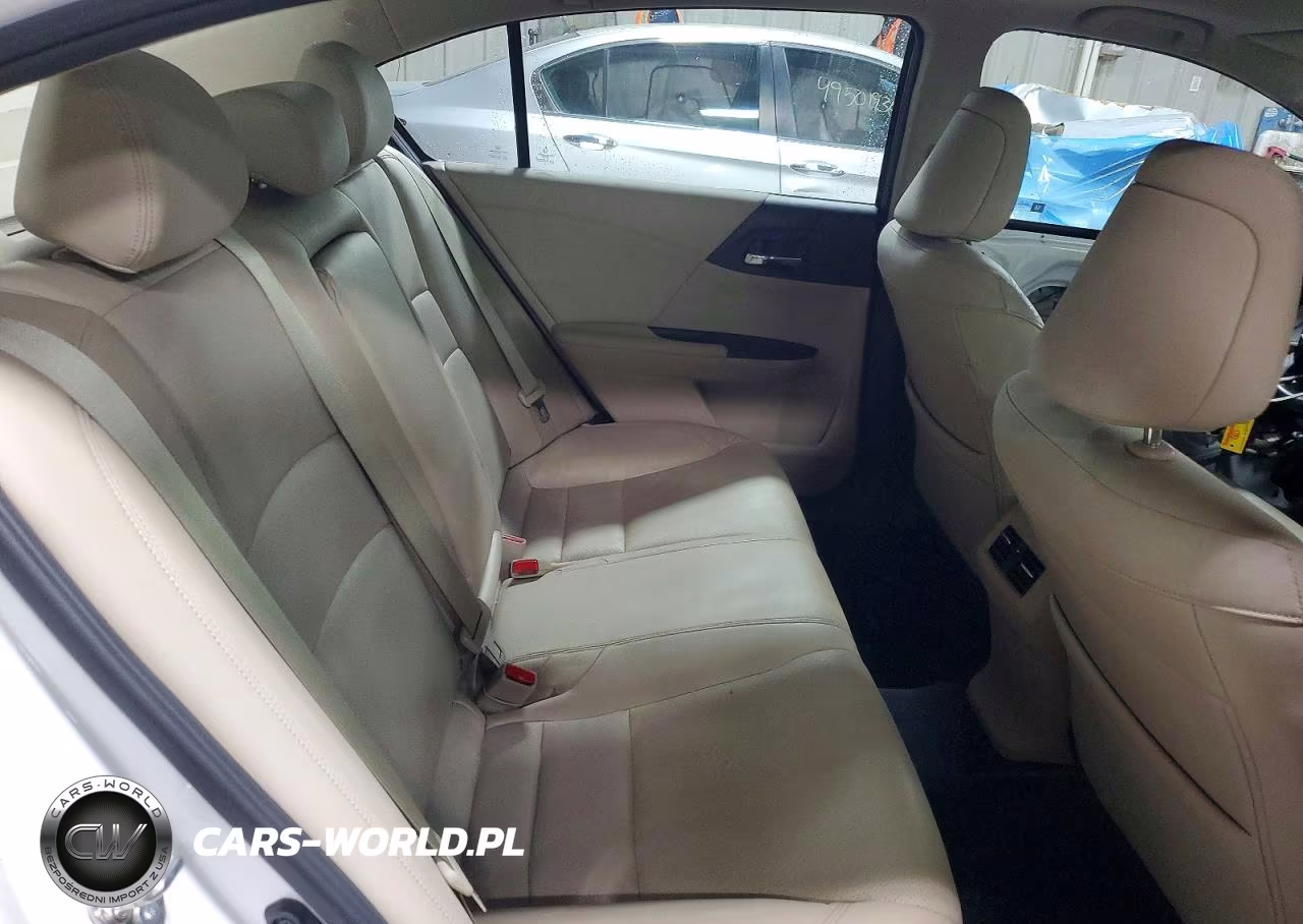 2017 Honda Accord Touring VIN:1HGCR3F9XHA028552 - 10