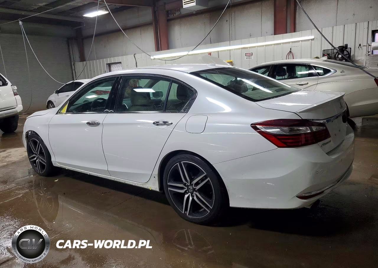 2017 Honda Accord Touring VIN:1HGCR3F9XHA028552 - 2