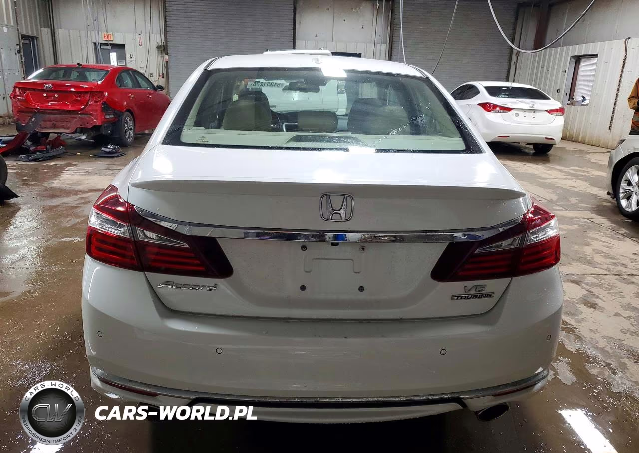 2017 Honda Accord Touring VIN:1HGCR3F9XHA028552 - 6