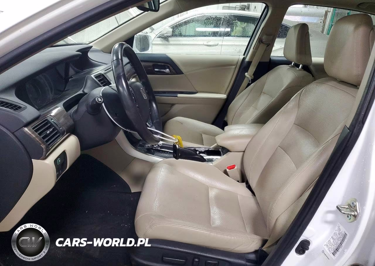 2017 Honda Accord Touring VIN:1HGCR3F9XHA028552 - 7
