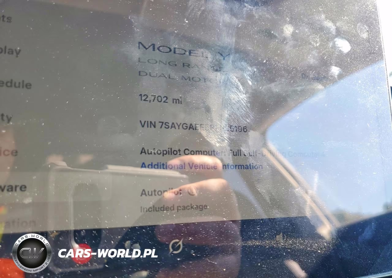 2023 Tesla Model Y VIN:7SAYGAEE5PF935196 - 9