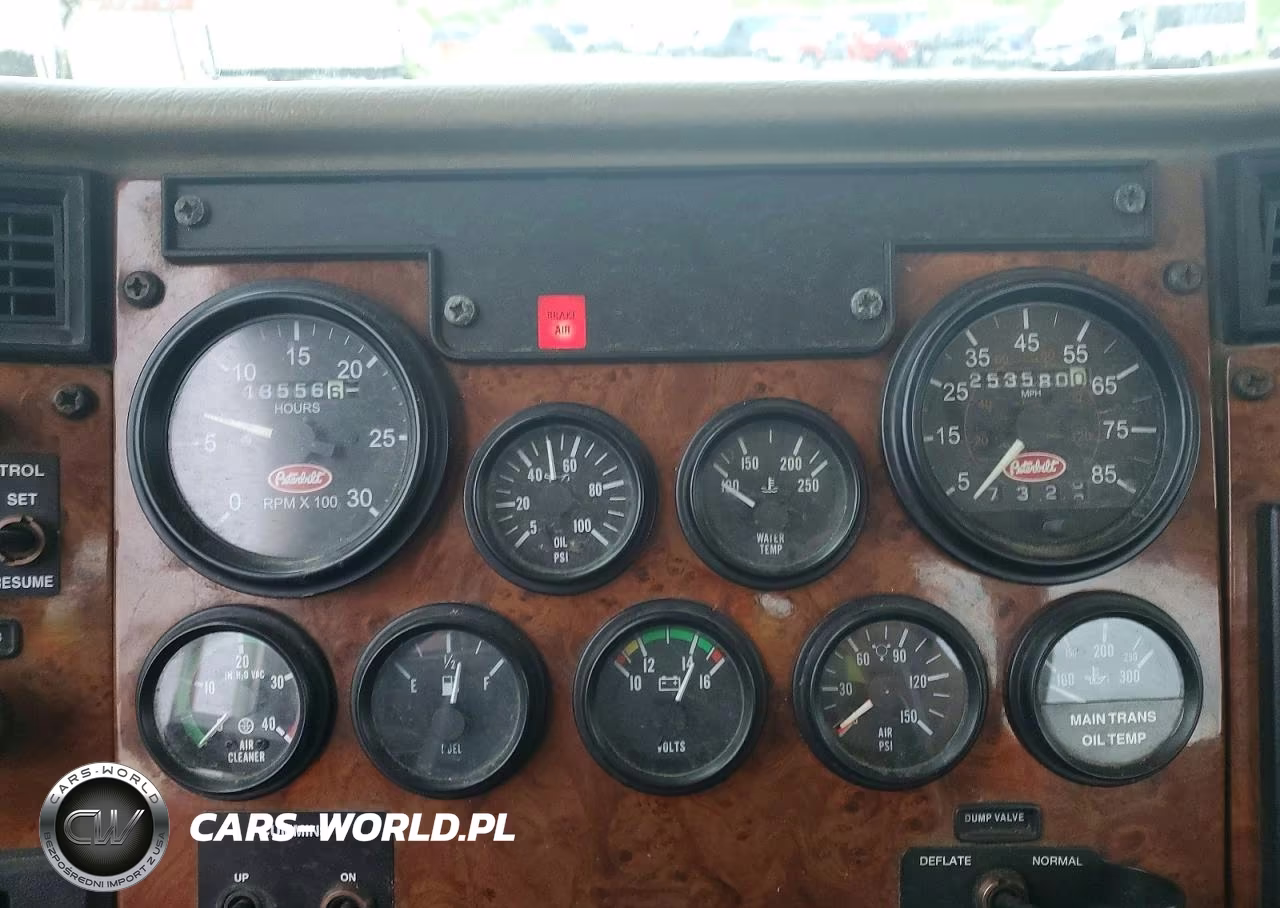 2003 Peterbilt 330 - Flat Bed Truck VIN:2NPNHZ7X63M597127 - 9