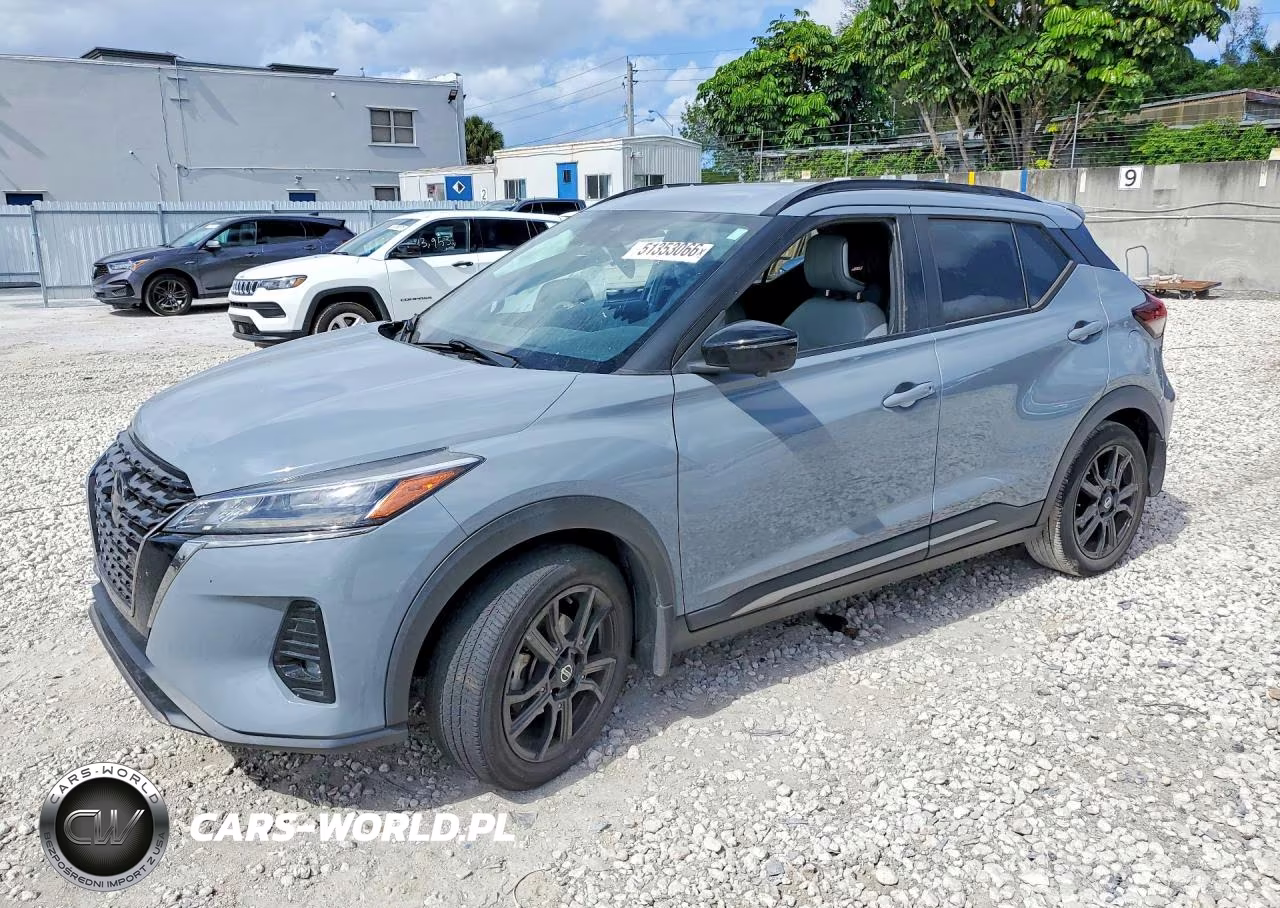 2021 Nissan Kicks Sr