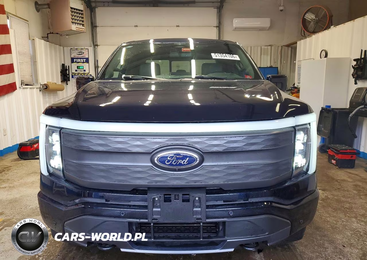 2023 Ford F150 Lightning Pro VIN:1FTVW1EV1PWG29160 - 5