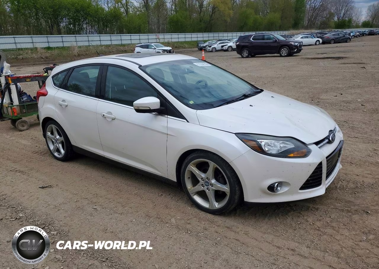 2013 Ford Focus Titanium VIN:1FADP3N25DL131072 - 4