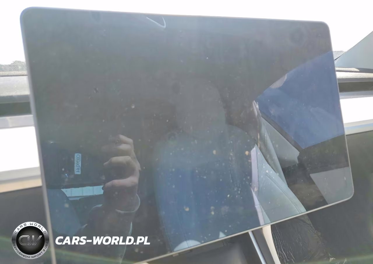 2018 Tesla Model 3 VIN:5YJ3E1EB0JF182834 - 9