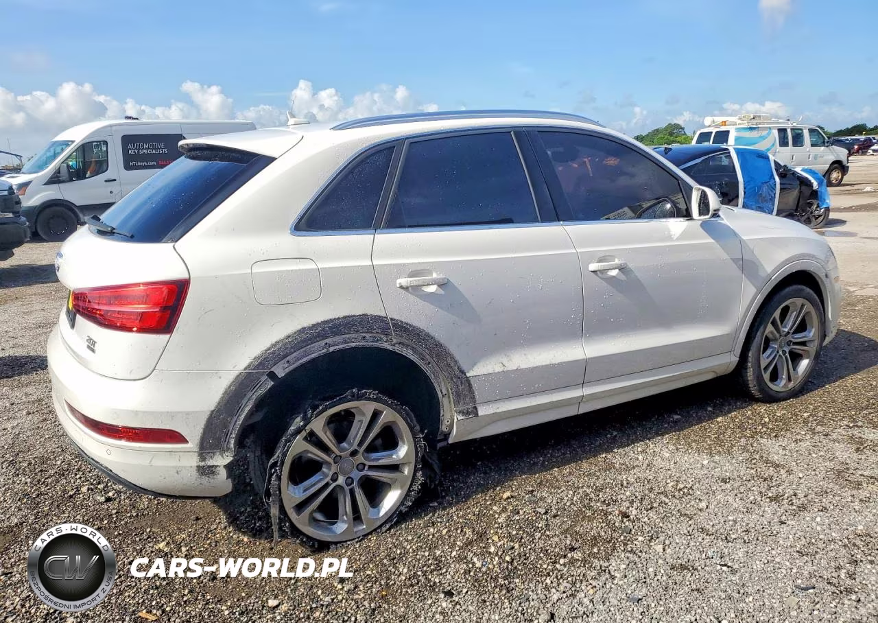 2016 Audi Q3 Premium Plus VIN:WA1EFCFS0GR010915 - 3