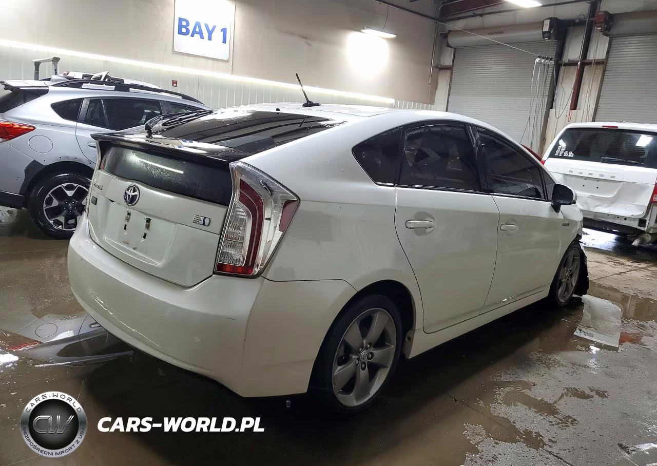 2015 Toyota Prius Persona Series VIN:JTDKN3DU0F0426370 - 3