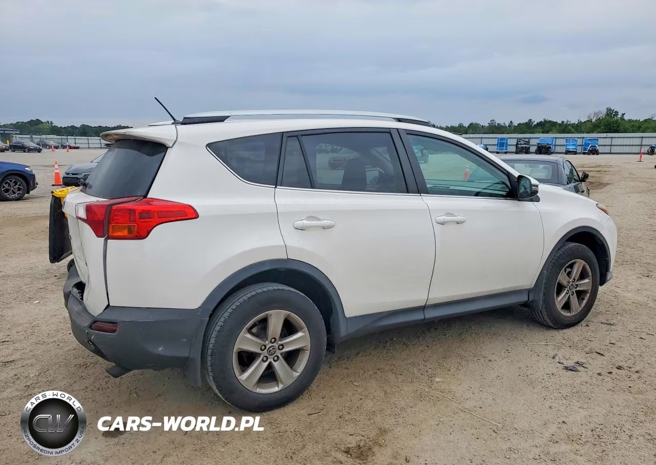 2015 Toyota Rav4 Xle VIN:2T3RFREVXFW230051 - 3