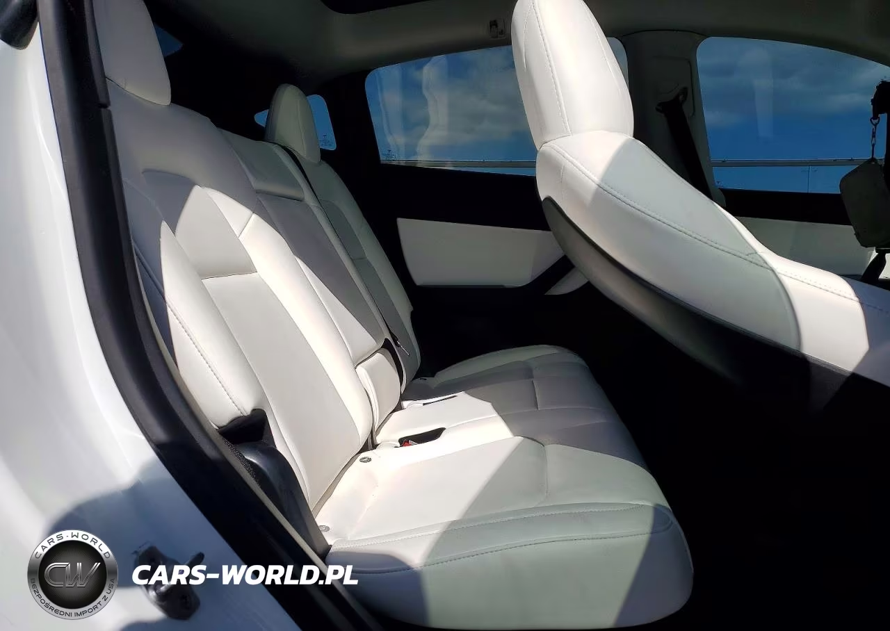 2021 Tesla Model Y VIN:5YJYGDEF3MF072143 - 10