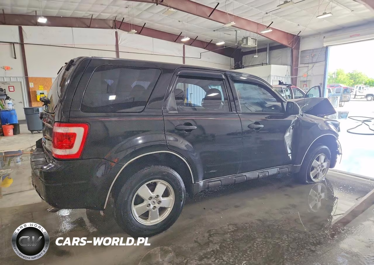 2010 Ford Escape Xls VIN:1FMCU9C71AKD31881 - 3