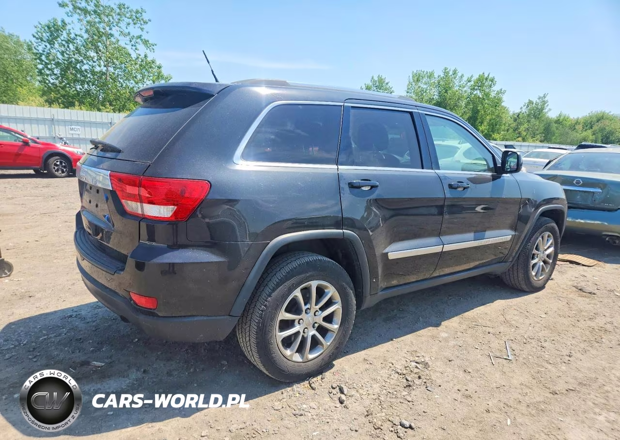 2013 Jeep Grand Cherokee Laredo VIN:1C4RJFAG4DC642129 - 3