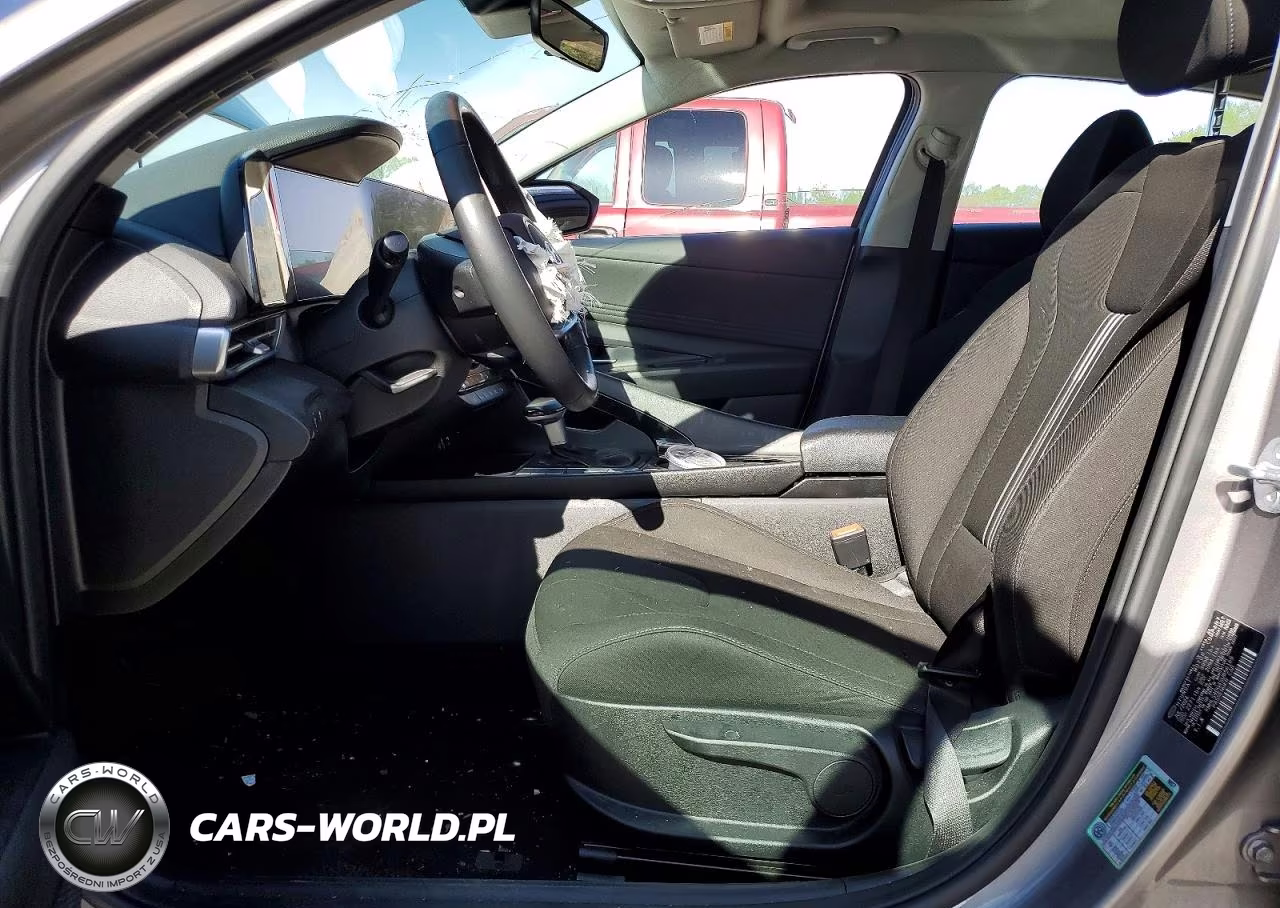 2025 Hyundai Elantra Sel VIN:KMHLS4DG4SU856169 - 7