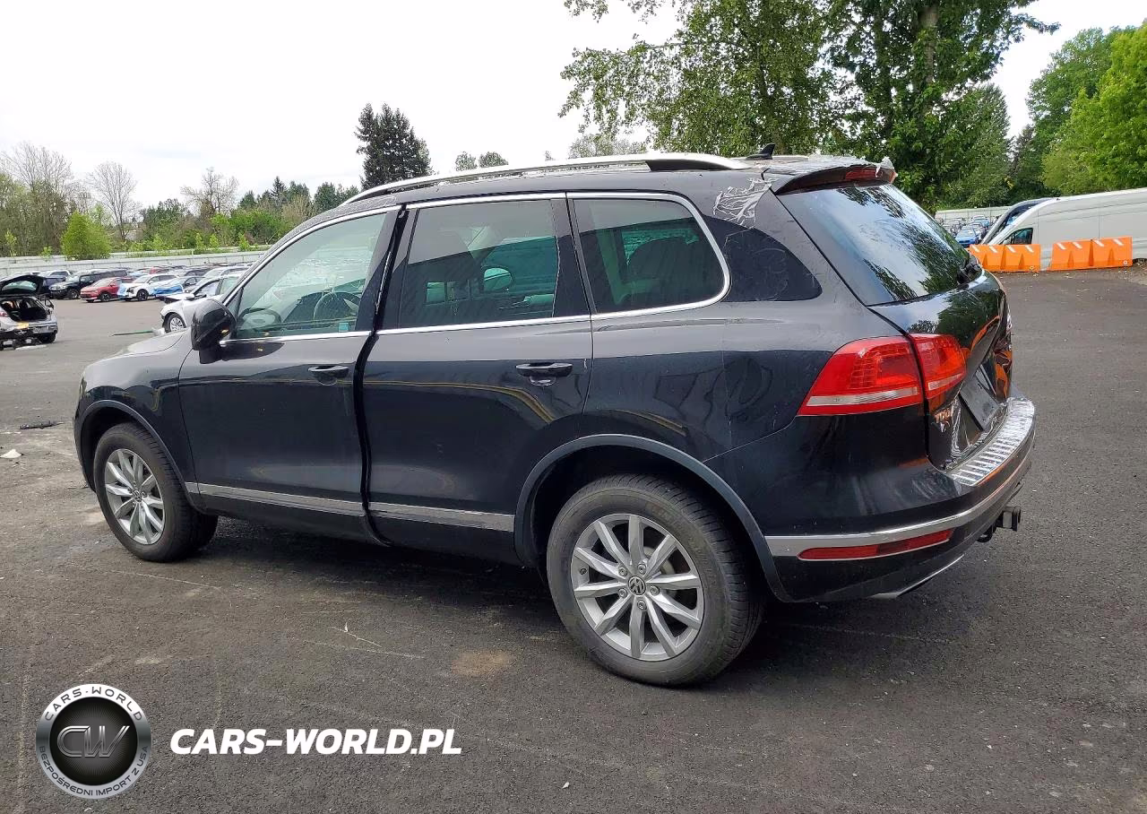 2016 Volkswagen Touareg Sport VIN:WVGEF9BP2GD002219 - 2