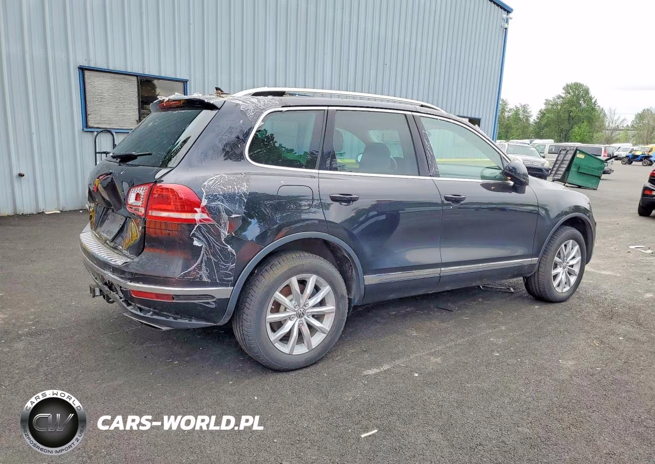 2016 Volkswagen Touareg Sport VIN:WVGEF9BP2GD002219 - 3