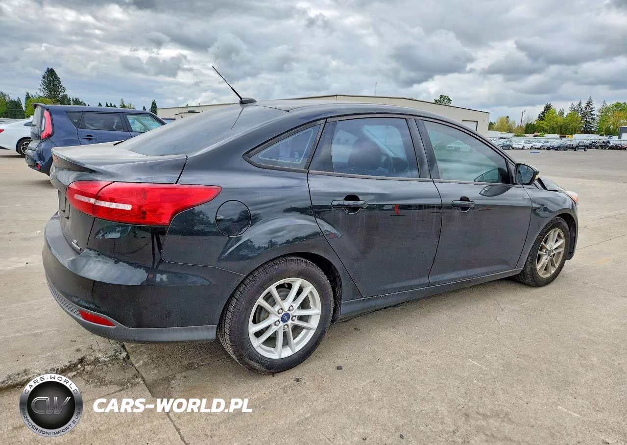 2015 Ford Focus Se VIN:1FADP3F29FL379813 - 3