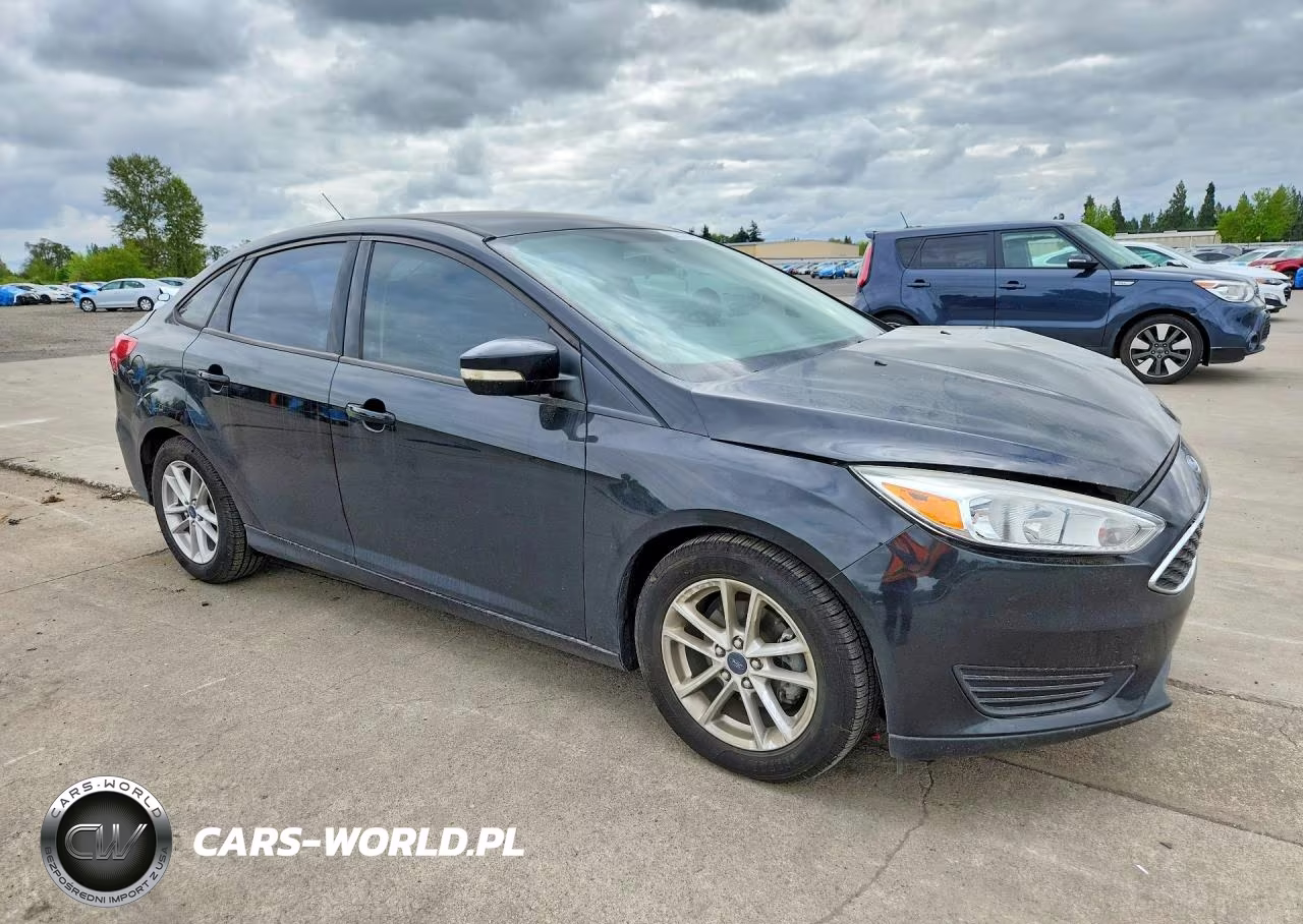 2015 Ford Focus Se VIN:1FADP3F29FL379813 - 4