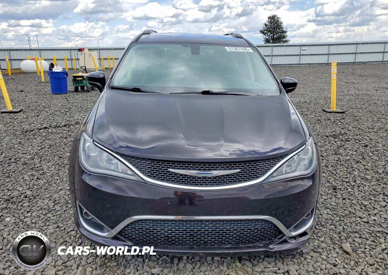 2017 Chrysler Pacifica Touring L VIN:2C4RC1BG1HR553093 - 5