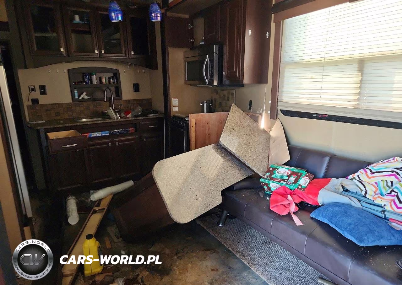 2014 Keystone Voltage Camper VIN:4YDF39738EZ990000 - 6