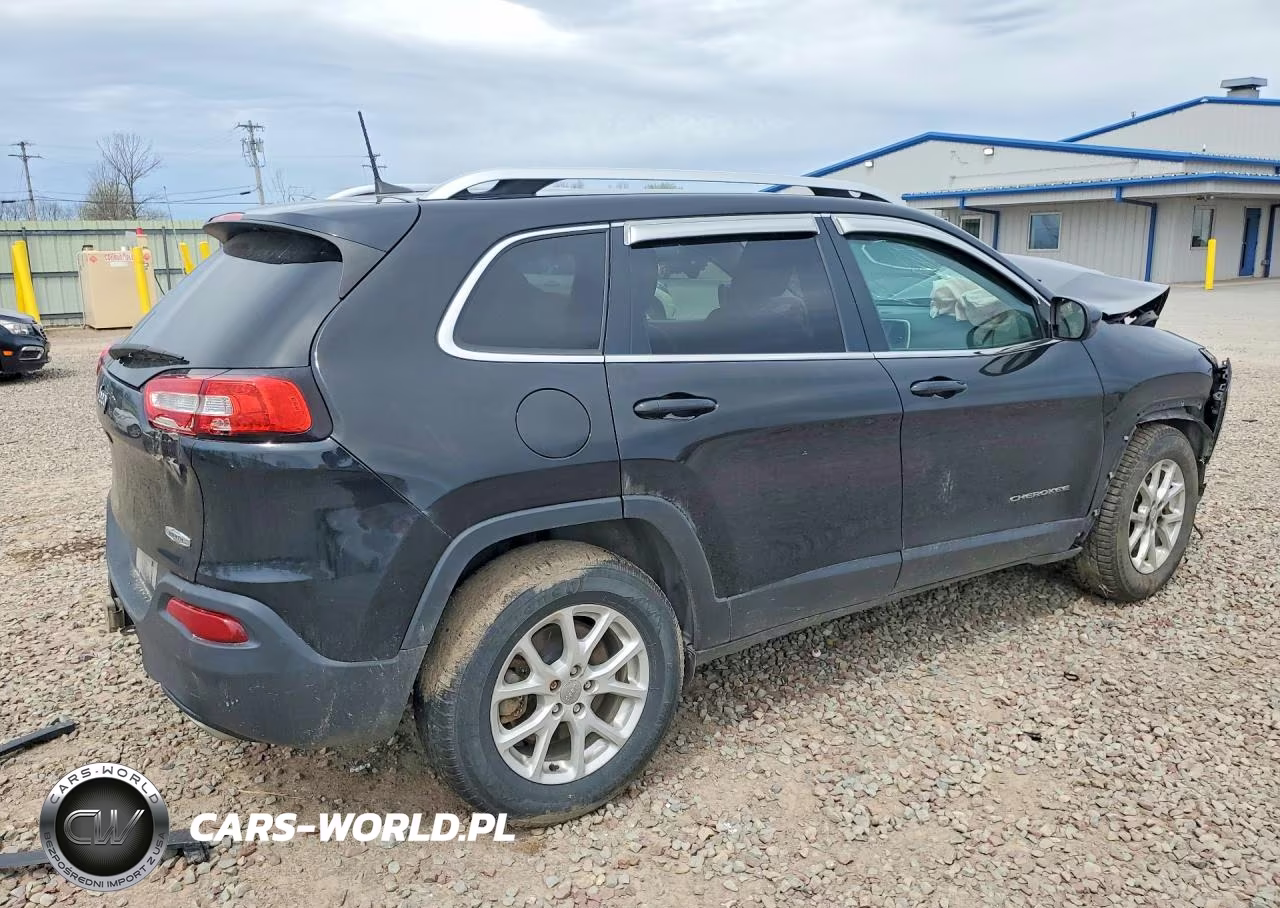 2017 Jeep Cherokee Latitude VIN:1C4PJMCS3HW651793 - 3