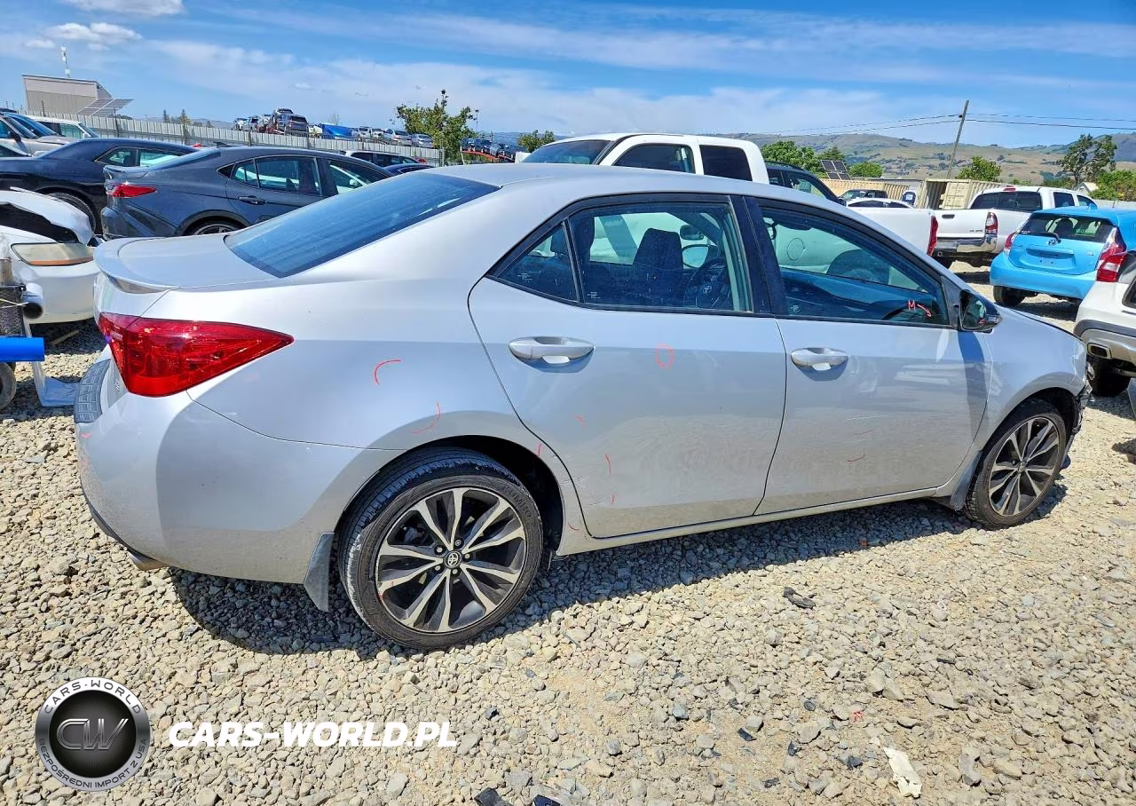 2017 Toyota Corolla Se VIN:5YFBURHE1HP694930 - 3