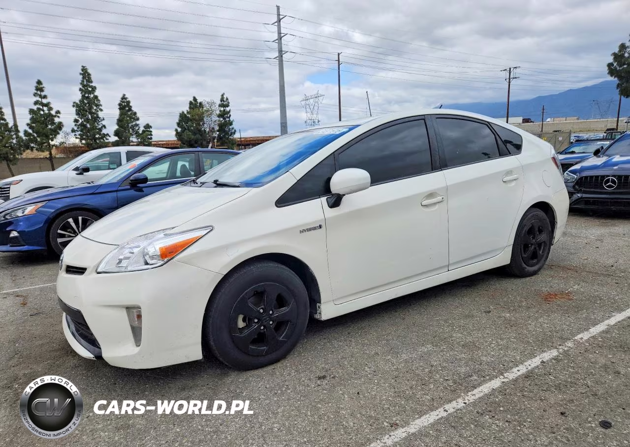 2015 Toyota Prius Two – zdjęcie 1 z 12