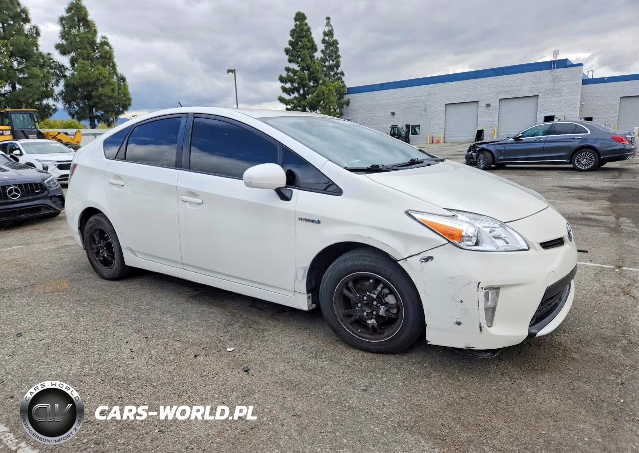 2015 Toyota Prius Two VIN:JTDKN3DU1F0468644 - 4