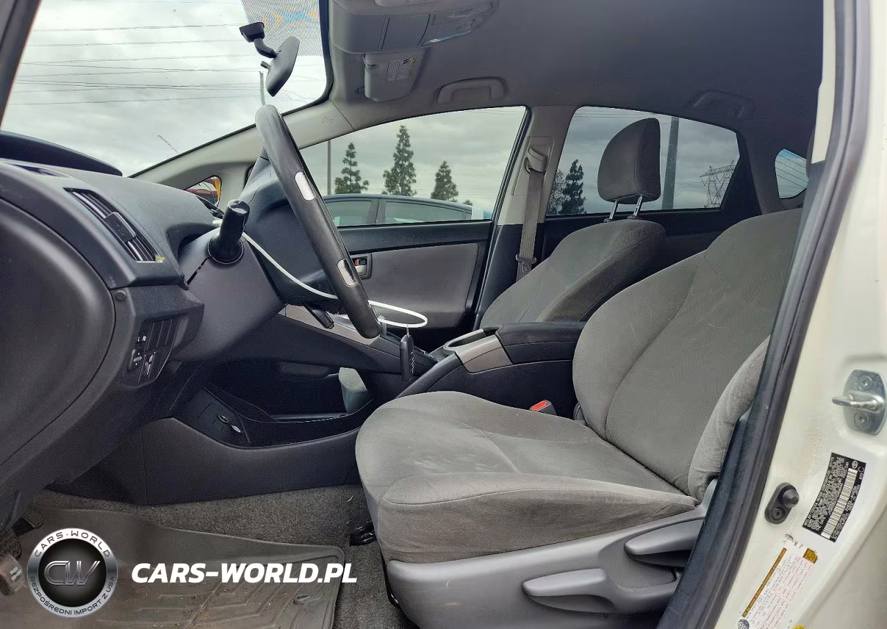 2015 Toyota Prius Two VIN:JTDKN3DU1F0468644 - 7