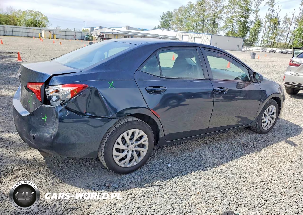 2018 Toyota Corolla Le VIN:2T1BURHE7JC031819 - 3