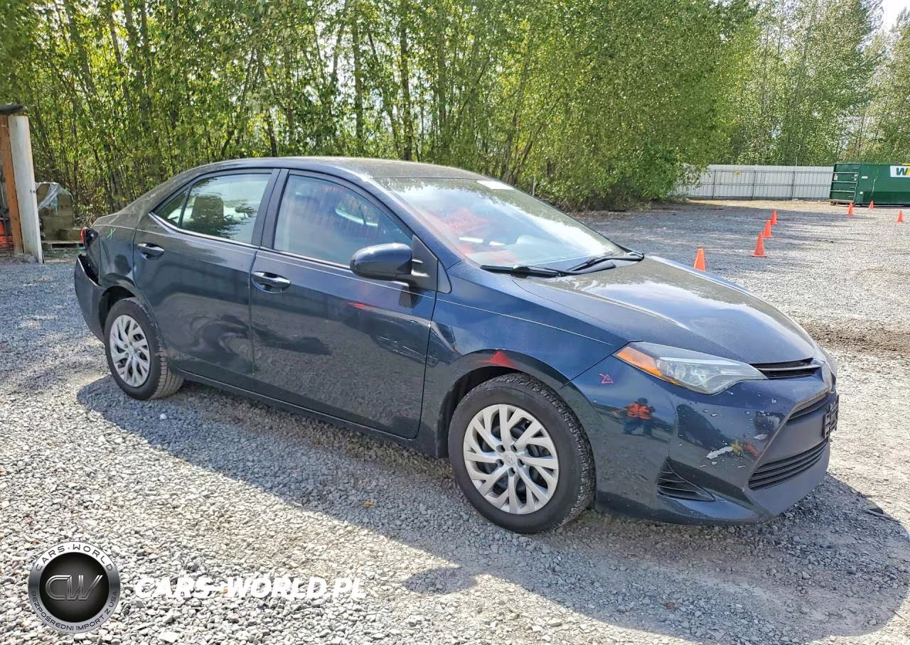 2018 Toyota Corolla Le VIN:2T1BURHE7JC031819 - 4