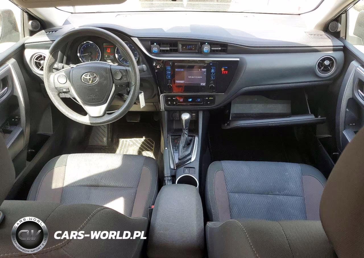 2018 Toyota Corolla Le VIN:2T1BURHE7JC031819 - 8
