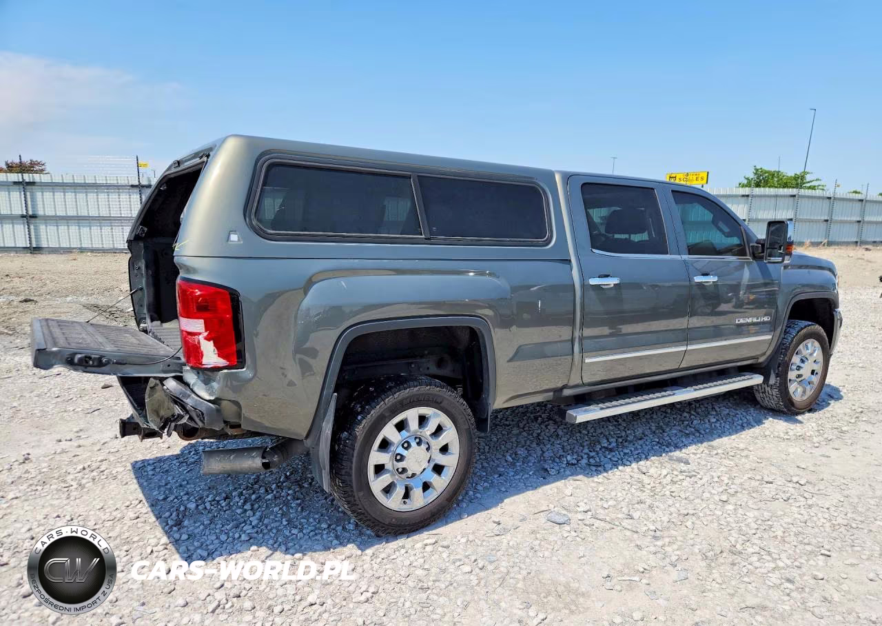 2018 GMC Sierra K2500 Denali VIN:1GT12UEY6JF109212 - 3