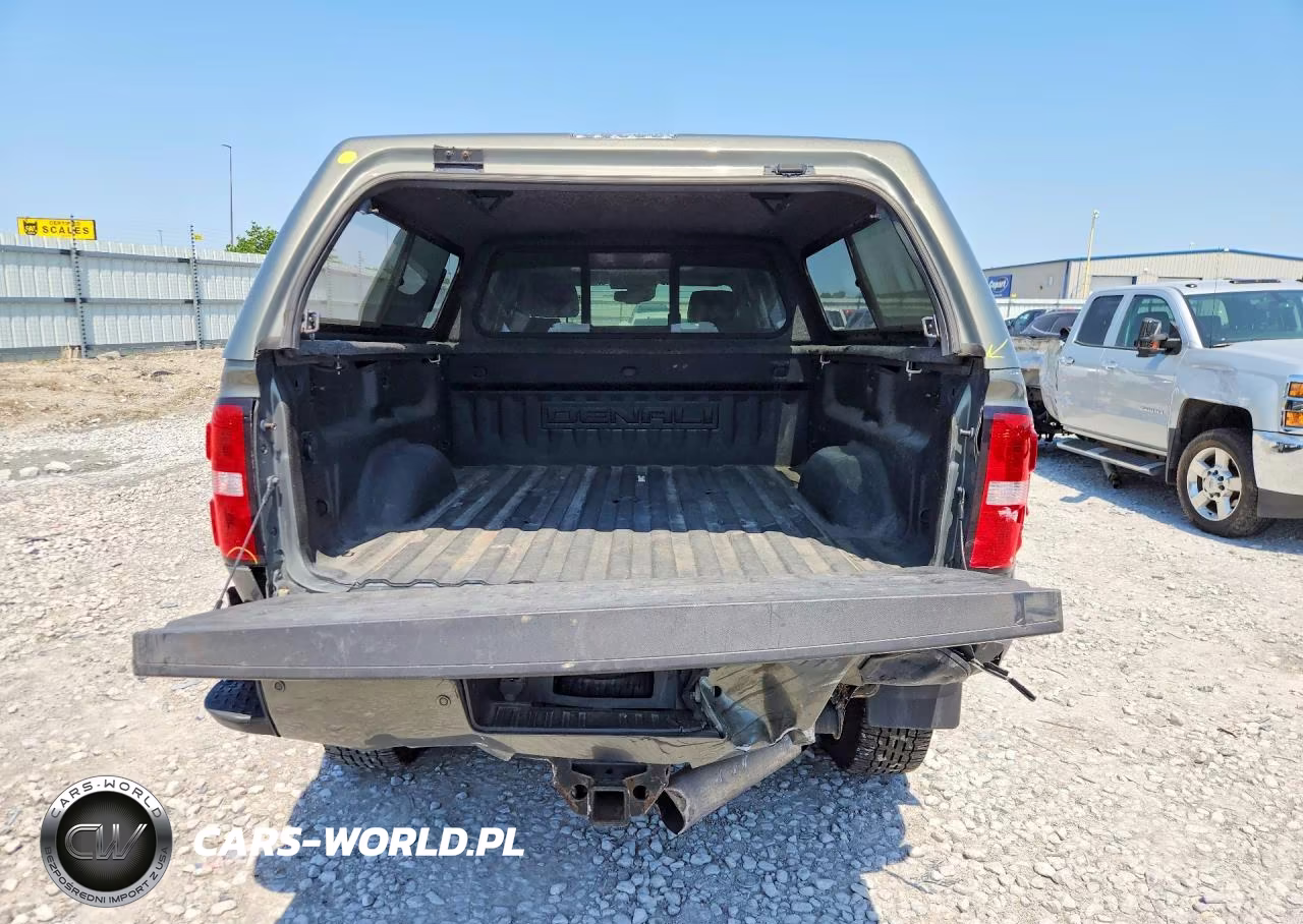 2018 GMC Sierra K2500 Denali VIN:1GT12UEY6JF109212 - 6