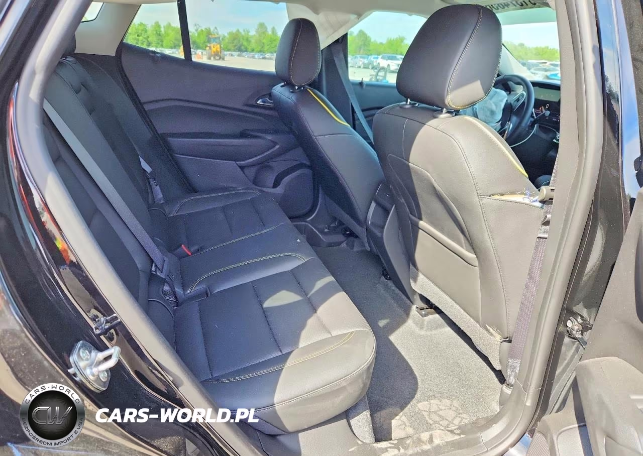 2025 Chevrolet Trax Activ VIN:KL77LKEP5SC321182 - 11