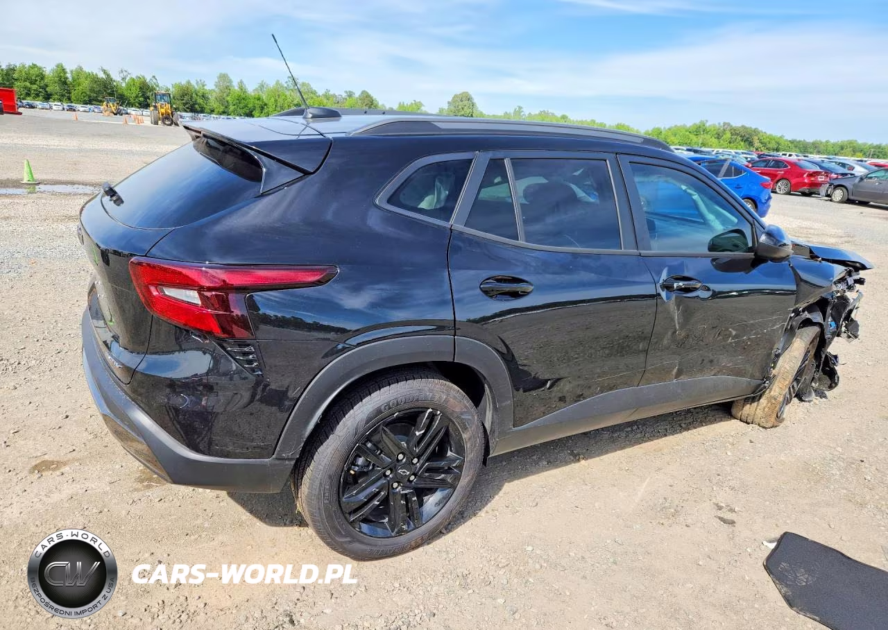 2025 Chevrolet Trax Activ VIN:KL77LKEP5SC321182 - 3