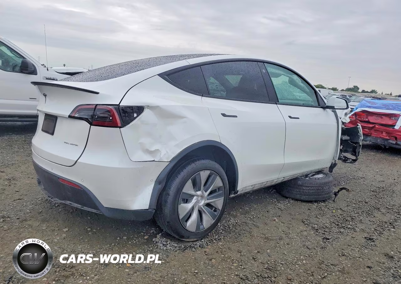 2021 Tesla Model Y VIN:5YJYGAEE4MF258540 - 3