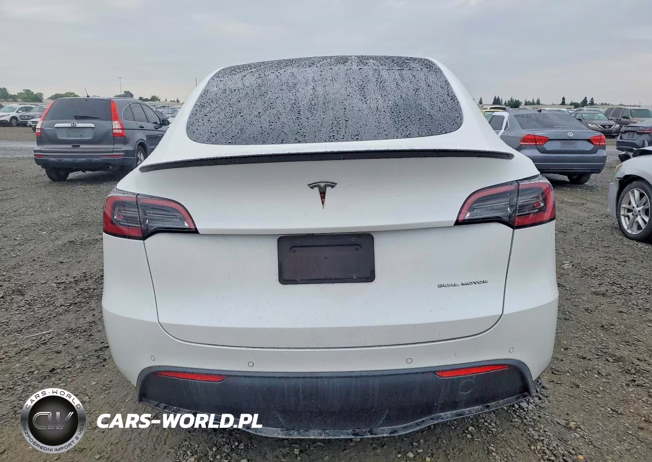 2021 Tesla Model Y VIN:5YJYGAEE4MF258540 - 6