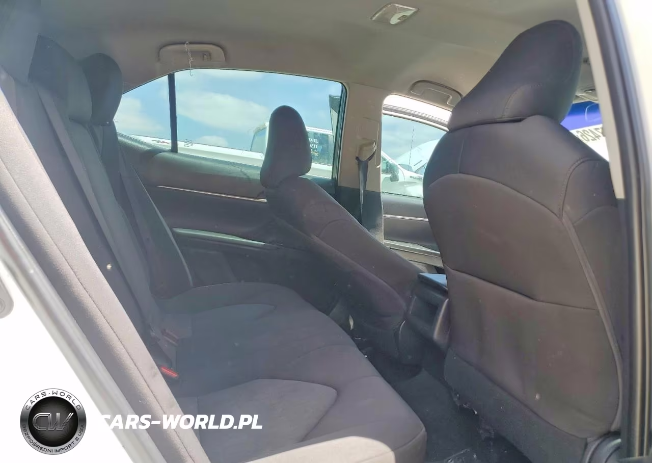 2018 Toyota Camry Le VIN:4T1B11HK8JU082468 - 10