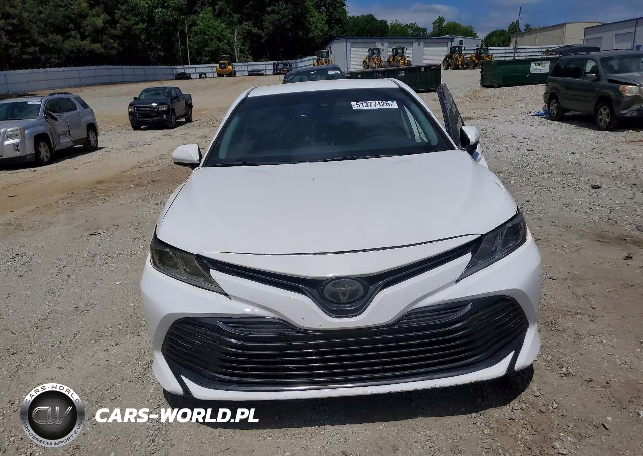 2018 Toyota Camry Le VIN:4T1B11HK8JU082468 - 5