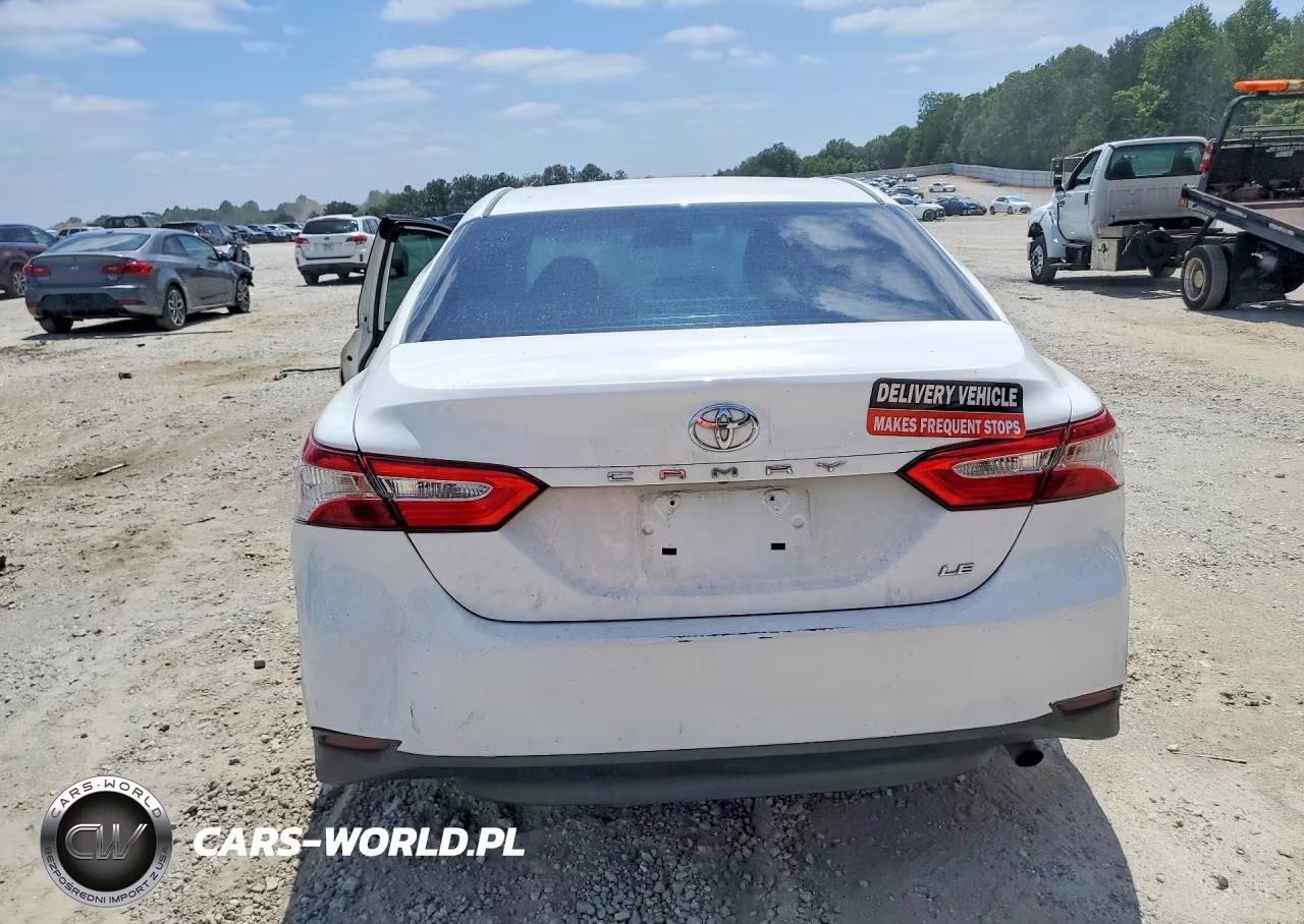 2018 Toyota Camry Le VIN:4T1B11HK8JU082468 - 6