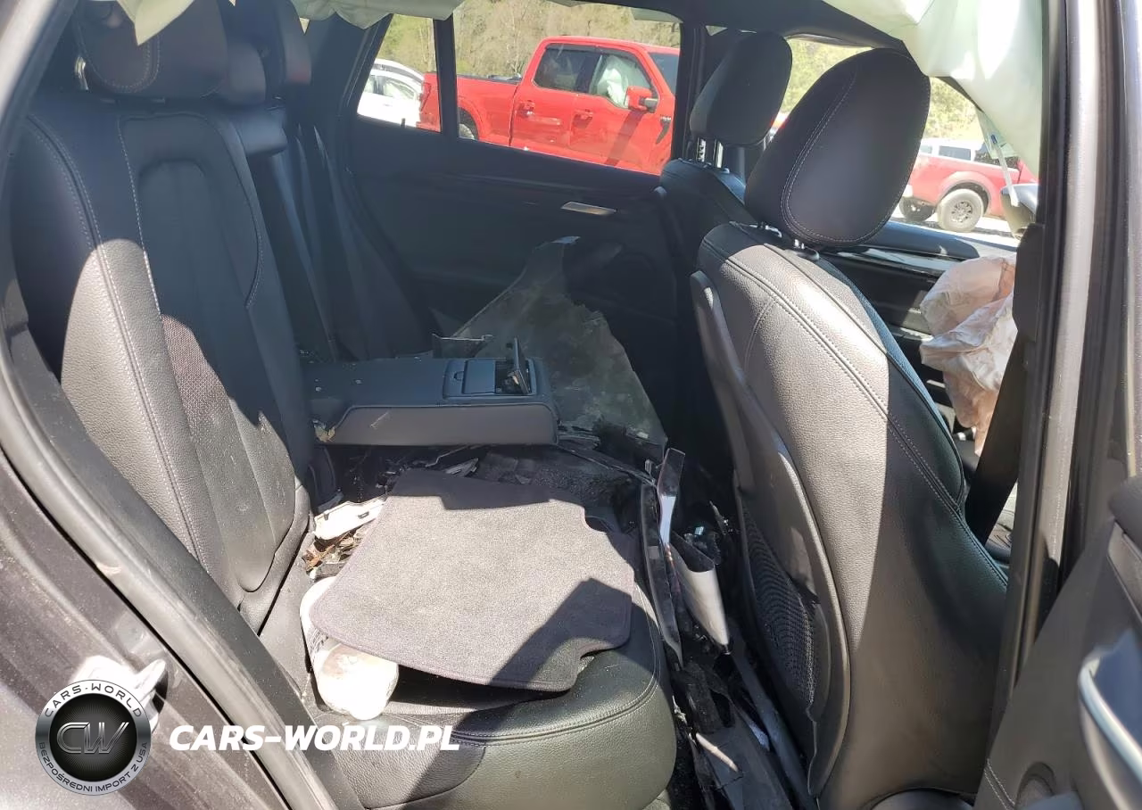 2018 BMW X1 xDrive28I VIN:WBXHT3C39J5K22593 - 10