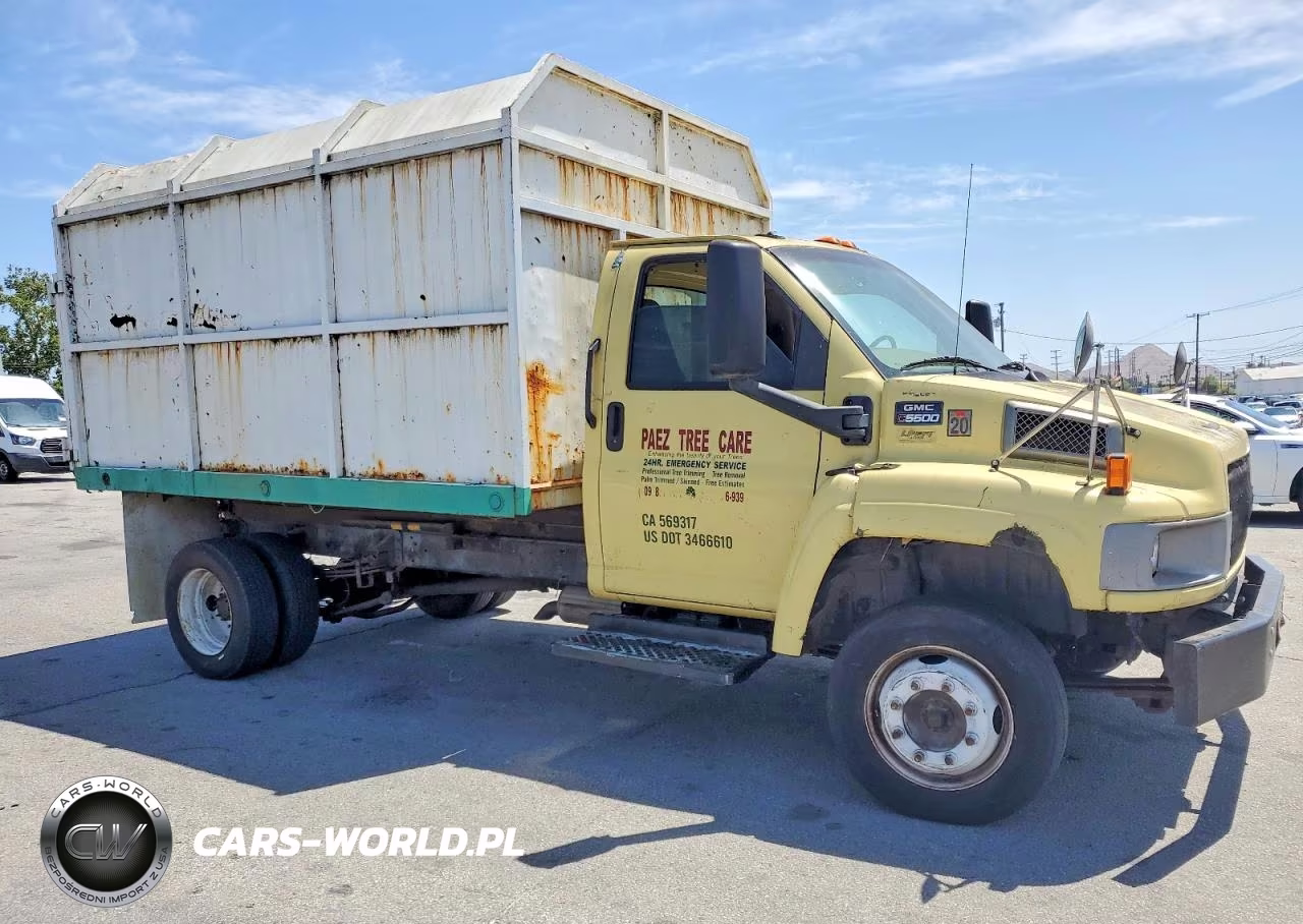 2003 GMC C5500 Chipper Truck