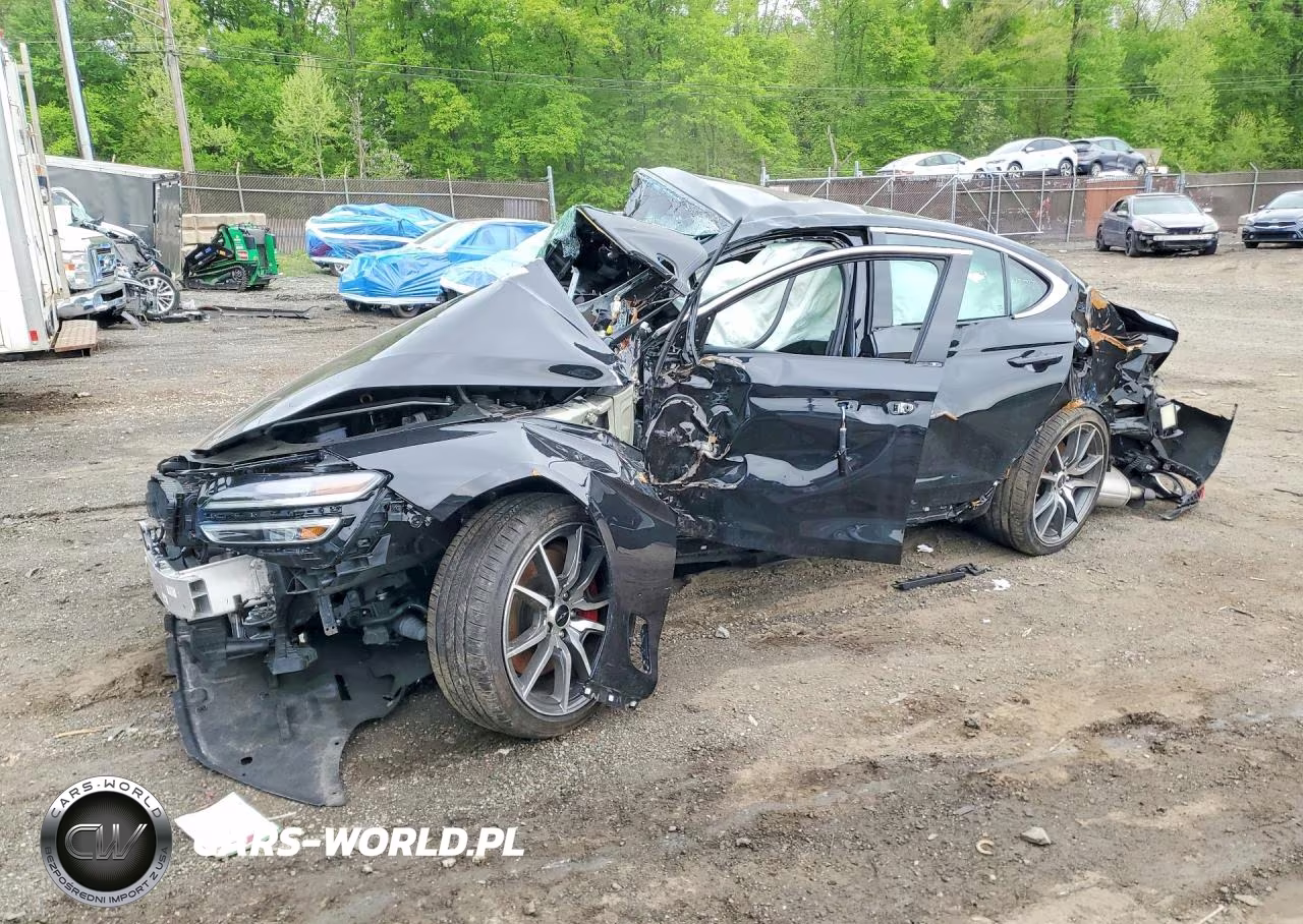 2025 Genesis G70 2.5T Standard