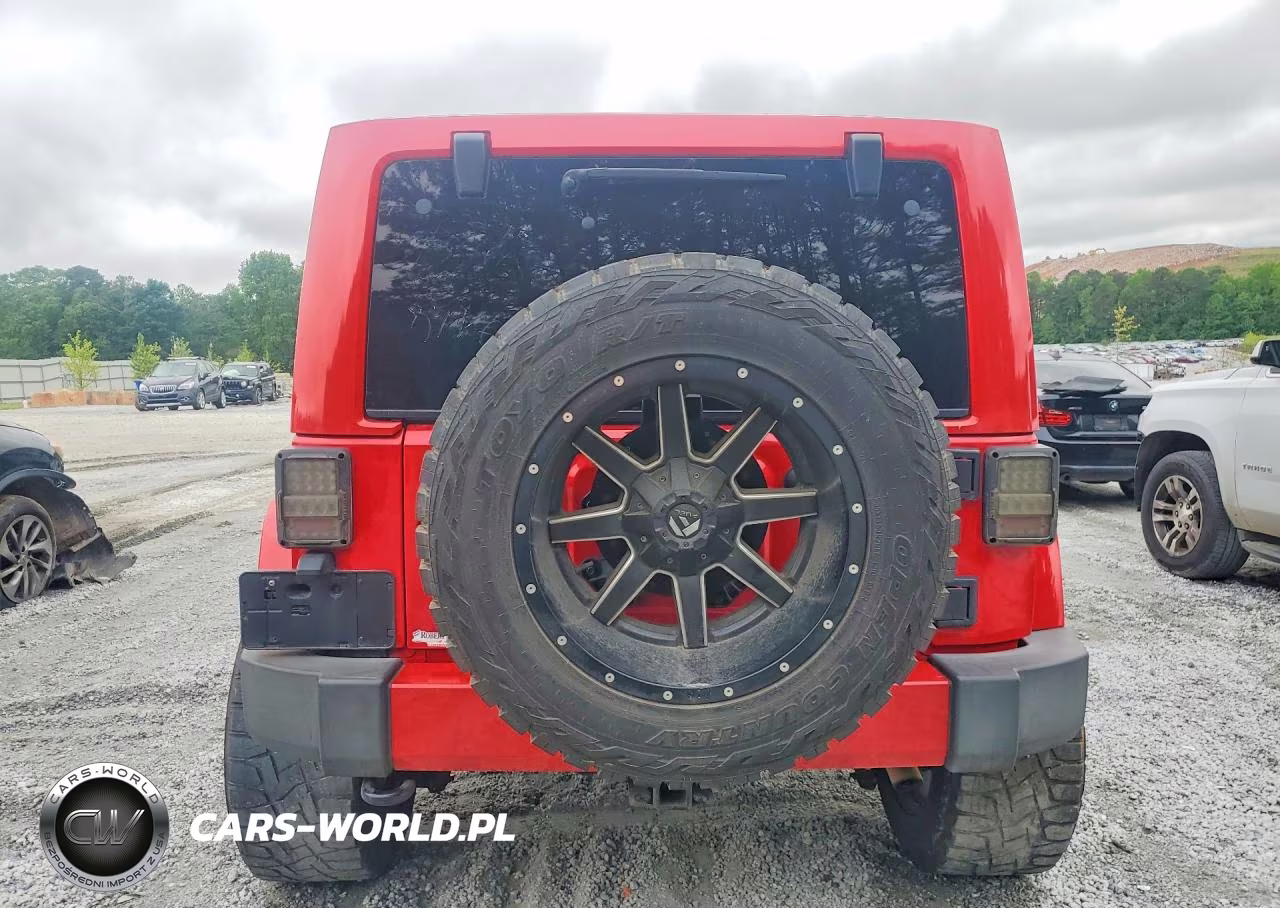 2016 Jeep Wrangler Unlimited Sahara VIN:1C4BJWEGXGL115678 - 6