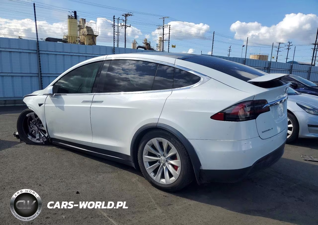 2018 Tesla Model X VIN:5YJXCAE22JF102280 - 2