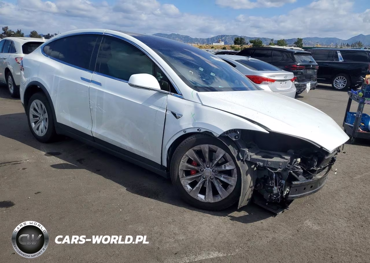 2018 Tesla Model X VIN:5YJXCAE22JF102280 - 4