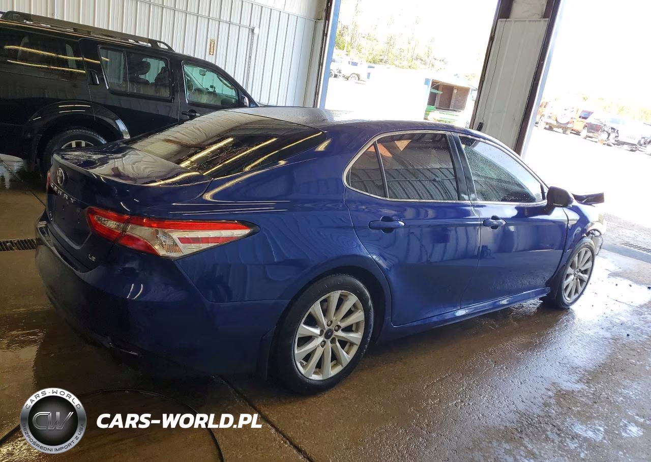 2018 Toyota Camry Le VIN:4T1B11HK0JU638188 - 3