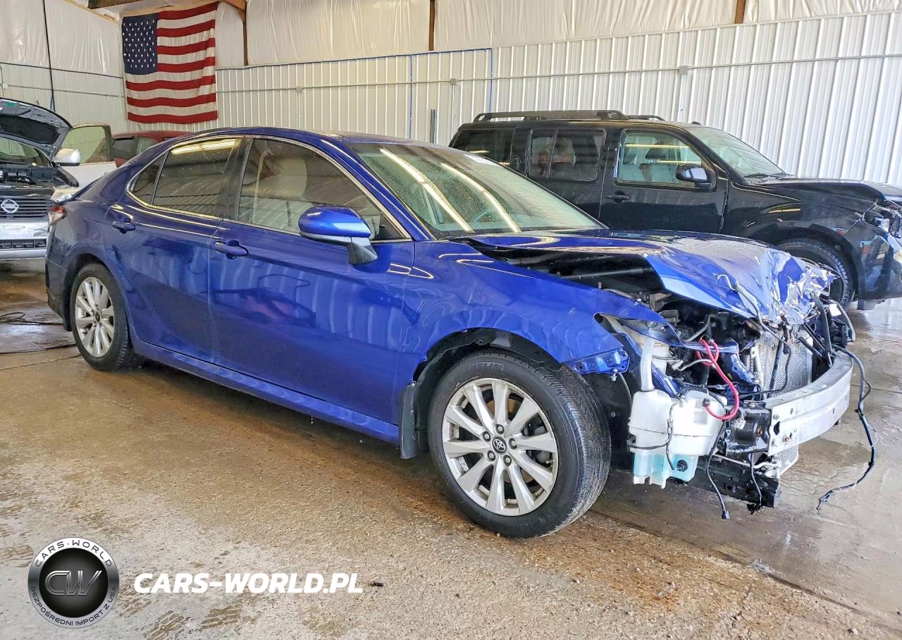 2018 Toyota Camry Le VIN:4T1B11HK0JU638188 - 4
